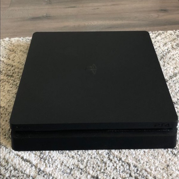 Ps4 Pro. - Picture 2 of 5